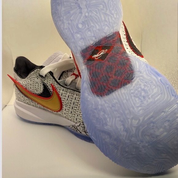 NIKE LeBron XX - Picture 3 of 4